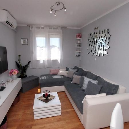 Apartman *Sanja* Omis Apartment Exterior foto