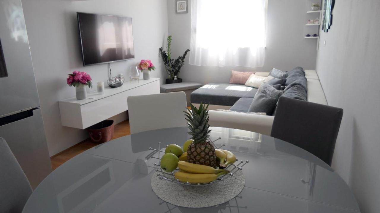 Apartman *Sanja* Omis Apartment Exterior foto