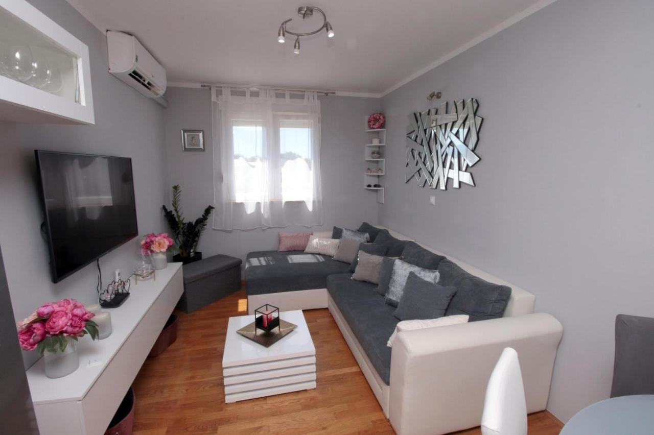 Apartman *Sanja* Omis Apartment Exterior foto
